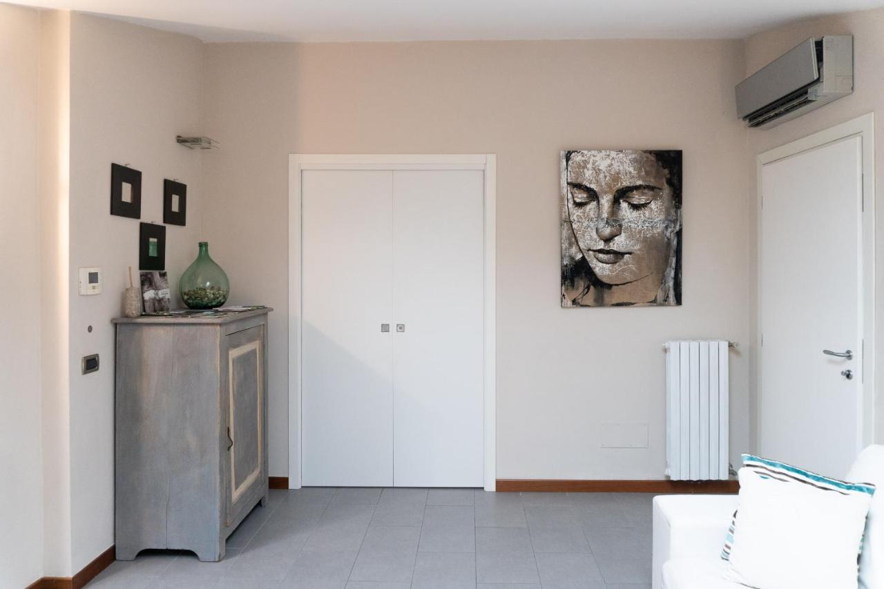 Villa Riva Lago - Apartment With Parking Tavernola Bergamasca Eksteriør bilde